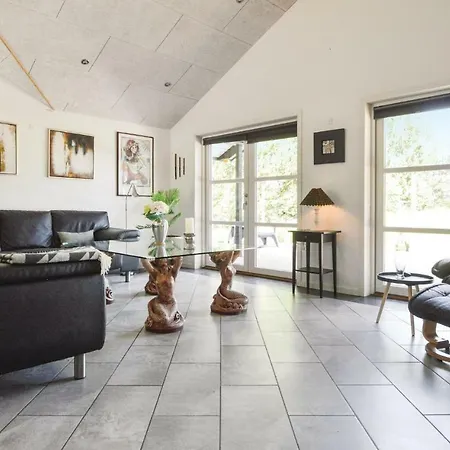 Awesome In Bording W/ Wifi And 4 Bedrooms Hébergement de vacances Bording Stationsby